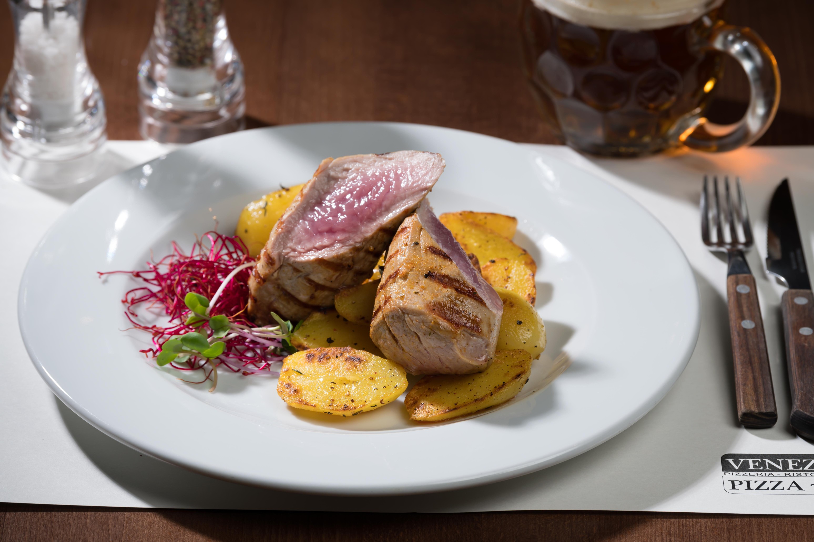 Mozaika italských obkladů u baru